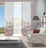Schiebevorhang-Set Abbe 88769: halbtransparenter Dekostoff in Bambus-Optik mit Digitaldruck, leichte Querstreifenoptik, abstraktes Blätter-Dekor in vielen Grauschattierungen, auf Farbverlauf von bordeaux nach grau, 3er-Set (2x bedruckt, 1x uni)