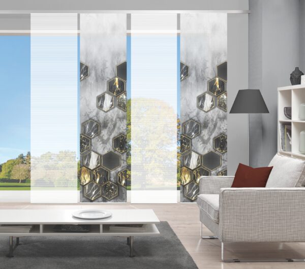Schiebevorhang-Set Layon 94874: halbtransparenter Dekostoff in Bambus-Optik mit Digitaldruck, leichte Querstreifenoptik, abstraktes Design mit Sechsecken, Farbschattierungen von grau bis schwarz kombiniert mit Goldtönen, 4er-Set (2x bedruckt, 2x uni)