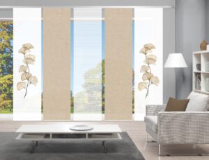 Schiebevorhang-Set Berto 95770 sand: halbtransparenter Dekostoff in Bambus-Optik mit Digitaldruck, leichte Querstreifenoptik, florales Design mit Gingko Blätterranke, sand, weissgrundig, 5er-Set (2x bedruckt, 1x uni weiss, 2x uni sand)