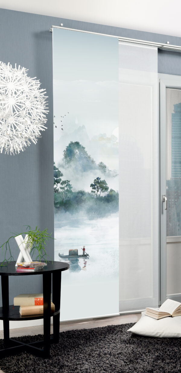 Schiebegardine Vitnam rechts 84462-6801 grün, Serie Home Wohnideen, Dekostoff in Seidenoptik, blickdicht, mit Digitaldruck: asiatische Flusslandschaft mit Boot, stimmungsvolles Motiv über ganze Vorhangfläche, Grün- und Grautöne
