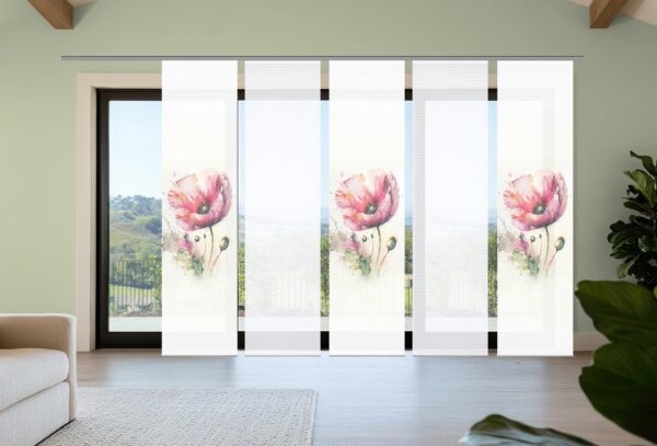 Schiebevorhang-Set Meliora, halbtransparente Bambus-Optik mit Digitaldruck, übergroße Klatschmohnblüte auf weissem Grund in der Mitte der Vorhangfläche, Aquarell ähnlich: 3 Schieber bedruckt, 2 Schieber uni-weiss
