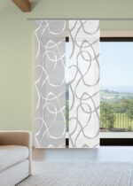 Schiebevorhang 2er-Set Ophelia kombiniert, halbtransparente Bambus-Optik mit Digitaldruck: vertikales Schlangenlinien-Dekor, weiss/grau auf grauem/weissem Grund über die gesamte Vorhangfläche. 2 Schieber bedruckt